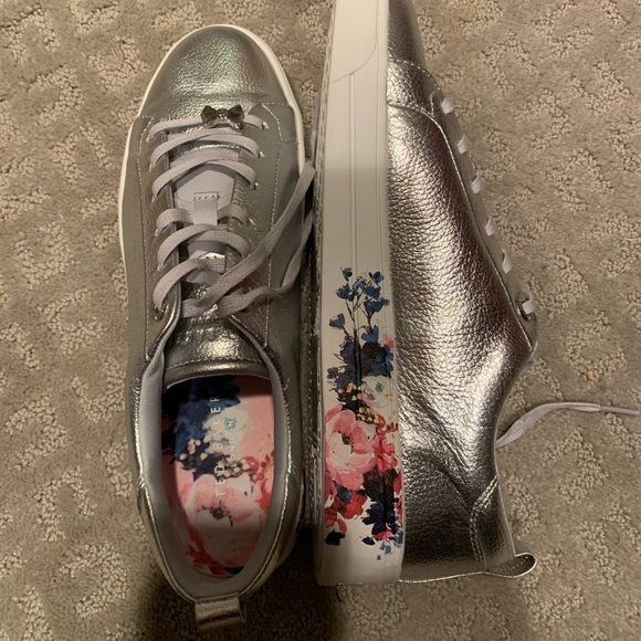 very short ankle boots